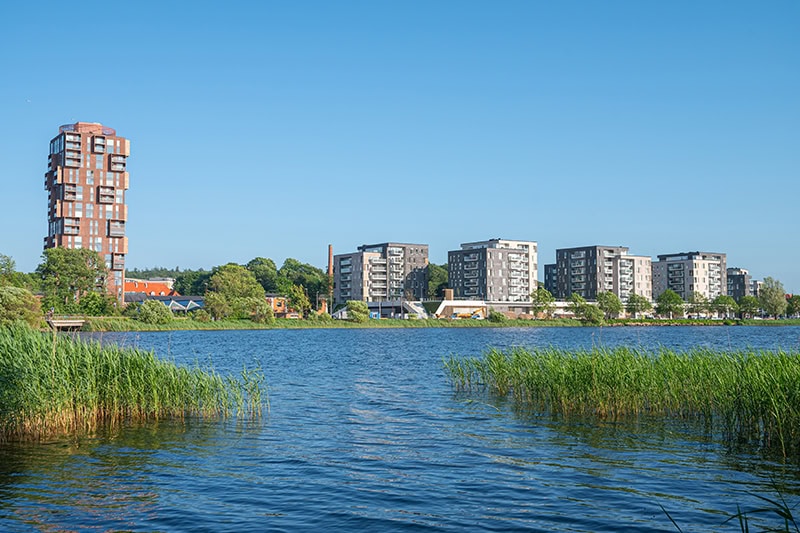 Aktiv teambuilding Jylland i Silkeborg med sjove øvelser med kollegerne tæt på vand, land og by.