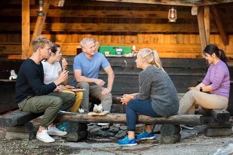 Personalearrangement med samvær og sjove aktiviteter i naturen i hele landet.