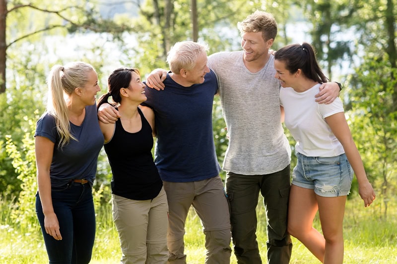 Teambonding bygger relationer i teams og blandt medarbejdere med målrettede aktiviteter.