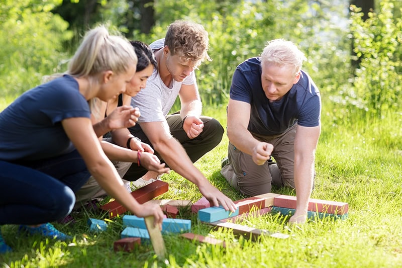 Hold laver konstruktionsøvelse til teambuilding i Korsør i Vestsjælland.