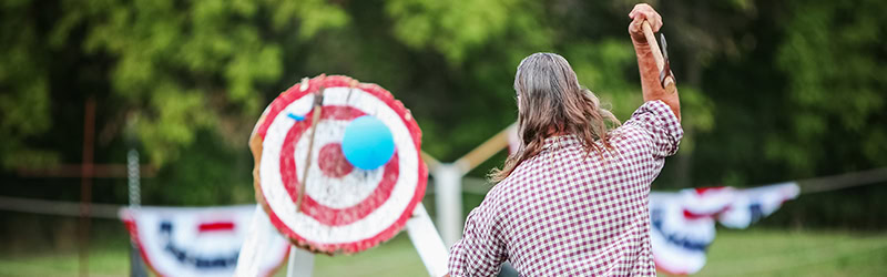 Legendarisk viking teambuilding-event fra GoTeam med øksekast.